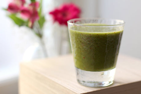 Korngræs og æblejuice smoothie