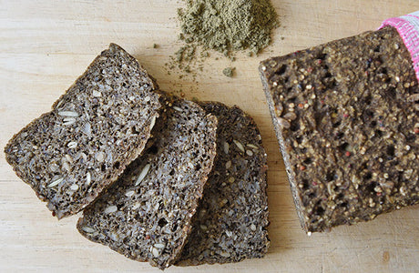 Groft, glutenfrit ”rugbrød” med hampemel 