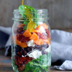 Farverig salat til farten