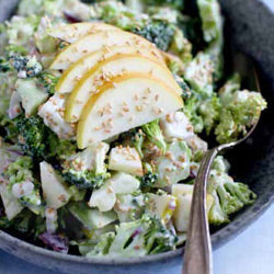 Broccolisalat med sesamdressing