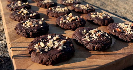 Økologiske chokolade-cookies med sorte bønner