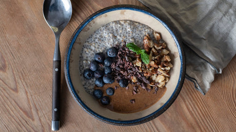 Overnight chiagrød med blåbær, mandel og kanel