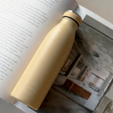 AYA&IDA Drinking Bottle 500ml | Dusty Yellow fra AYA&IDA