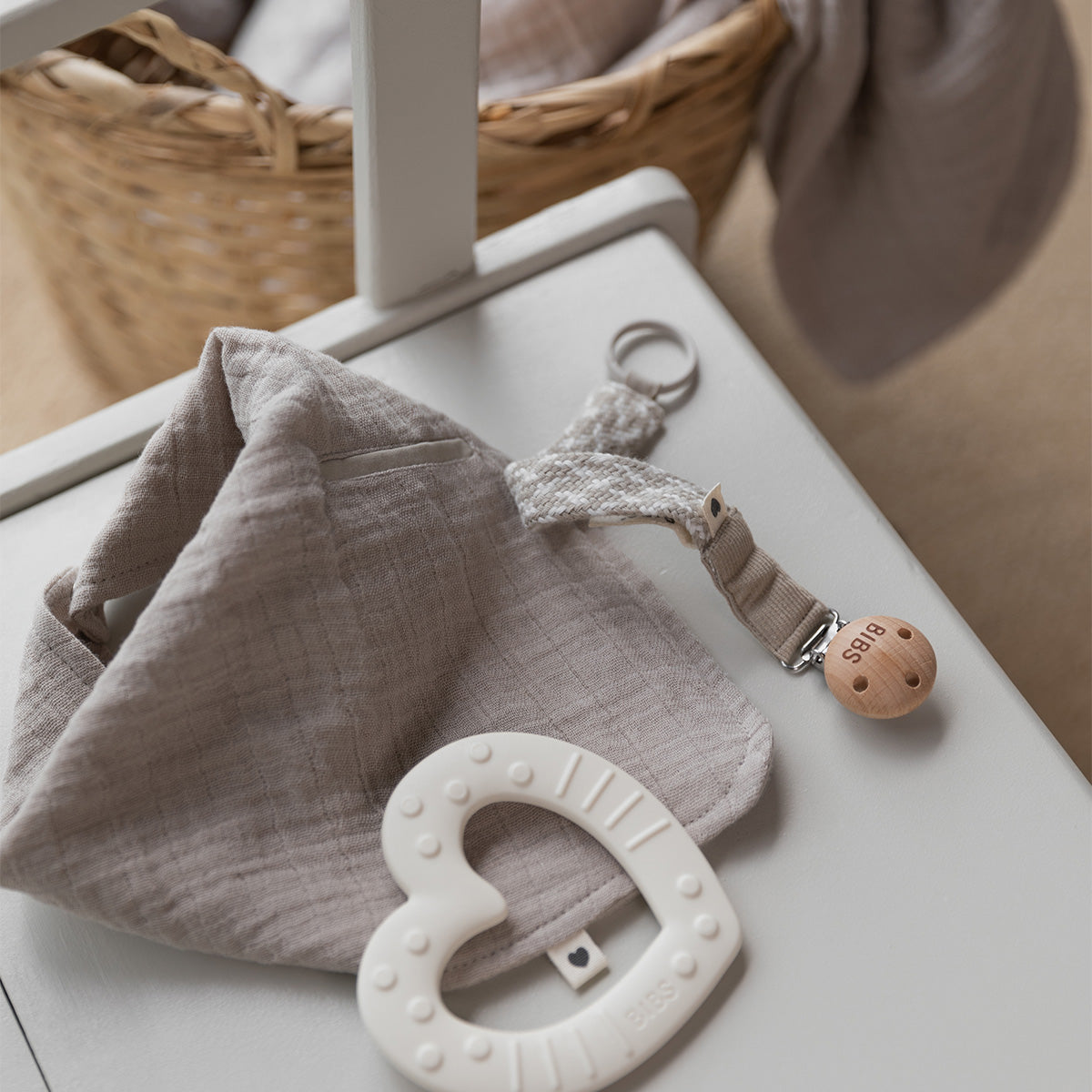BIBS Pacifier Clip Braided Sand/Ivory fra BIBS